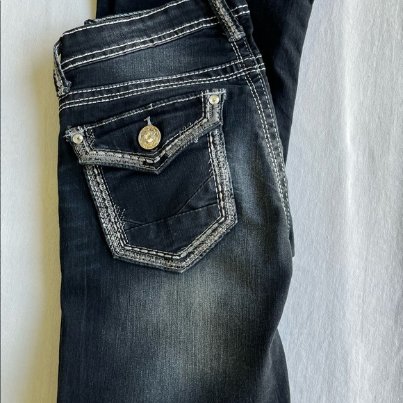 DAYTRIP Authentic Leo Bootcut Jeans - Picture 5 of 15